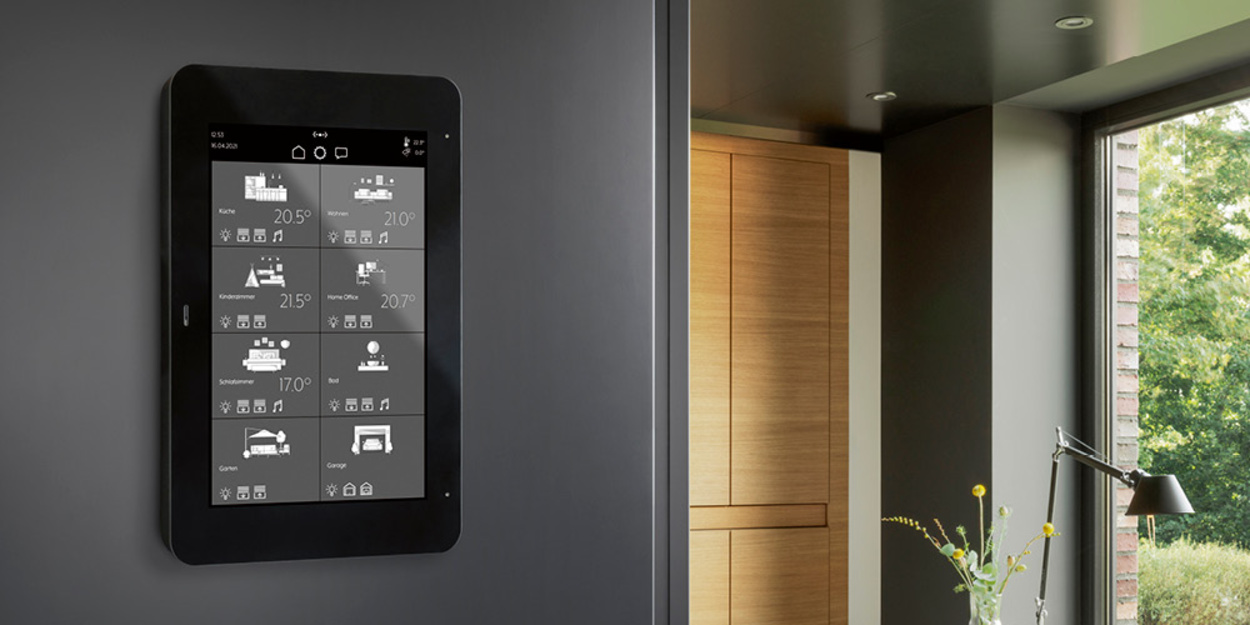 JUNG Smart Panel 8 bei Weber GmbH in Leingarten